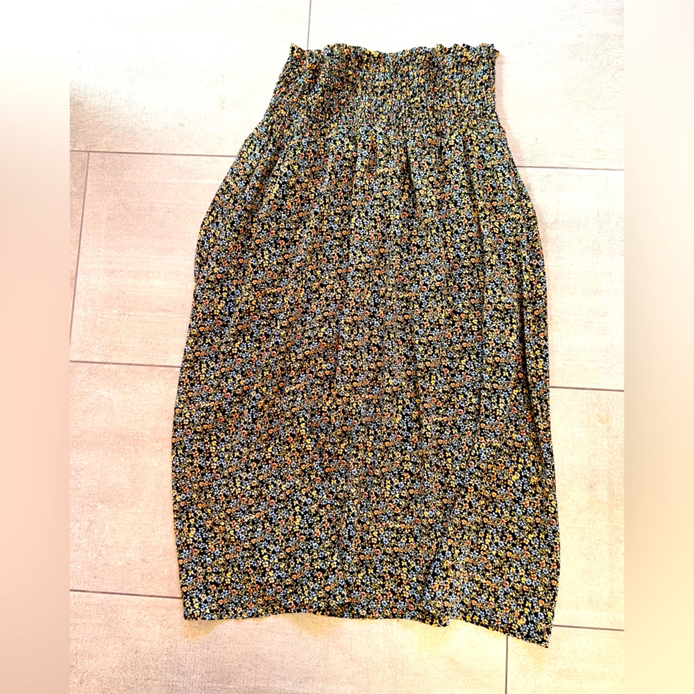 NWOT Adrianna Papell Black & floral Smocked elastic waist Skirt, flowy - size sm